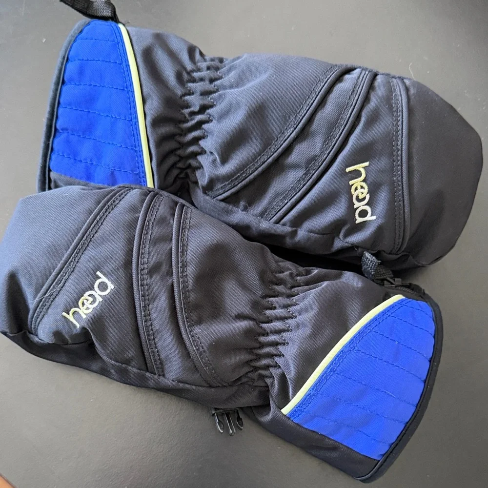 Mittens, size small